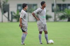  Flvio Neves/