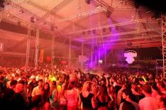 Ique Ihan�/�Carnaval Music Park