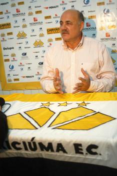Ulisses Job /