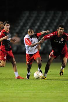 Alexandre Lops, Divulgao/