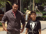 Cris Pereira e Caio Pereira durante gravao em shopping