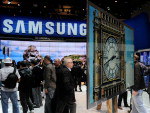O prottipo da TV D9500, de 75 polegadas, full-HD, 3D LED est em exposio no estande da Samsung na CES.
