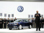 O presidente da VW, Martin Winterkorn, exibiu o novo Passat, desenvolvido especificamente para a Amrica do Norte. O carro chegar ao mercado em julho