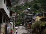 Chuva provoca deslizamentos de terra, enxurradas e deixa mais de 300 mortos e milhares de desabrigados nas cidades de Petrpolis, Terespolis e Nova Friburgo, regio serrana do Rio de Janeiro.