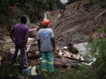 Chuva provoca deslizamentos de terra, enxurradas e deixa mais de 300 mortos e milhares de desabrigados nas cidades de Petrpolis, Terespolis e Nova Friburgo, regio serrana do Rio de Janeiro.