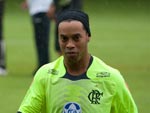 Pouco depois de chegar foi ao gramado para realizar exerccios fsicos