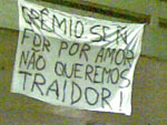 Essa foto � de uma faixa colocada no viaduto da Prot�sio Alves com a Mariante em dire��o ao centro de Porto Alegre. Ela traz uma declara��o de gremistas supostammente no que se refere a vinda do Ronaldinho Ga�cho para o Gr�mio 