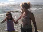Gilmar Damasio Ferr�o: "Minha esposa Silvana e minha filha Giulia na praia de Cidreira aproveitando as primeiras horas do Fim de Semana"