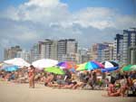 Veranistas aproveitaram o dia de sol a beira-mar em Capo da Canoa