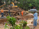 No bairro Santa Luzia, em Jaragu, enchente e deslizamentos
