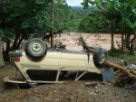 A chuva do fim de semana deixou 15.812 desalojados e cinco mortos no Estado. H 21 municpios em situao de emergncia e Mirim Doce decretou estado de calamidade pblica. Alm de Mirim Doce, no Alto Vale do Itaja, Lus Alves, Massaranduba e Ilhota esto entre as cidades mais afetadas da regio.