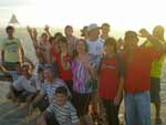 Grupo de parentes e amigos de Alto Alegre aproveitou o incio da manh para admirar o mar em Capo da Canoa