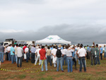 Participantes fazendo inscrio para o Dia de Campo na Embrapa, em Sinop (MT)