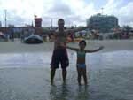 Adriano dos Santos Rodrigues:  "Eu e minha filha, Maria Vit�ria na praia de Atlantida Sul em Os�rio-RS"