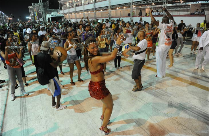 Resultado de imagem para carnaval de porto alegre muamba