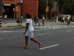 Blumenauenses se arriscam fora da faixa enquanto nibus respeitam velocidade  