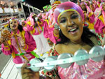 Academia de Samba Praiana homenageou os ciganos em seu desfile