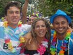 Renato e os amigos no bloco Simpatia  quase amor, em Ipanema, no Rio 