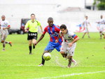 Capito do Joinville, Ramon, passa pelo marcador