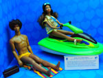 O primeiro Ken negro faz par com a primeira Barbie negra em verso praia. Foram lanados em 1981 e 1983, respectivamente 
