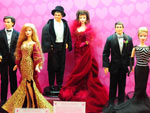 Barbies e Kens dos filmes James Bond e de E O Vento Levou, alm da dupla comemorativa de 40 anos 