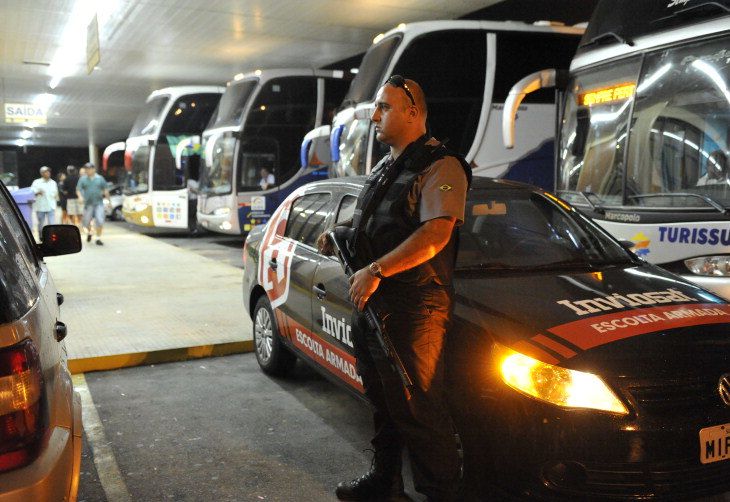 Empresas de transporte e turismo de SC contratam escolta para se proteger contra assaltos