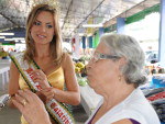 Michelly Bohnen, Miss Santa Catarina, na Feira Livre em Blumenau