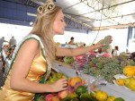 Michelly Bohnen, Miss Santa Catarina, na Feira Livre em Blumenau