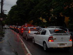 Chuva causa engarrafamento na Rua Max Hering