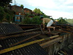 Casa  destelhada no Morro da Dona Edith