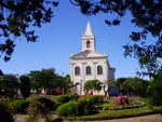 Caminhando pela manh no interior da Praa Dr. Ozy Teixeira cliquei a imagem da Igreja Matriz Santa Brbara, um dos cartes postais de nosso municipio. Neste Templo de F o nosso povo devoto da Santa Brbara - Padroeira de Encruzilhada do Sul, deposita suas esperanas num futuro melhor, a f da comunidade aos ps de Santa Brbara.