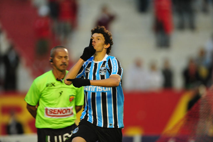 Viçosa comemorou muito e fez gestos para a torcida colorada:imagem 25