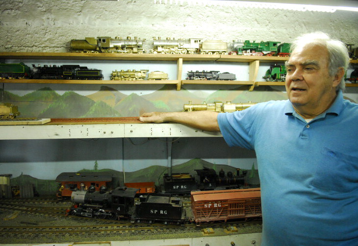 O ferreomodelista e sua coleção de trens em miniatura