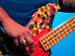 No detalhe, o baixo utilizado por Eric Wilson no show em Porto Alegre
