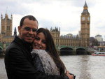 Londres, Inglaterra - Cintia e Fabricio Schneider, de Blumenau, em abril de 2011.  