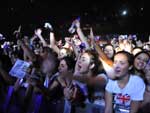 Show da McFly contagiou adolescentes, que quase lotaram o Teatro do Bourbon Country, na Capital