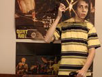 Foto da reportagem especial da revista Viver! sobre colecinadores de discos de vinil