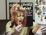 Foto da reportagem especial da revista Viver! sobre colecinadores de discos de vinil