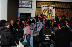 BM enviou cinco viaturas e 10 PMs para conter os ânimos na universidade após duas brigas - Genaro Joner / Agencia RBS BM enviou cinco viaturas e 10 PMs para conter os ânimos na universidade após duas brigas - Genaro Joner / Agencia RBS