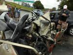 Chevrolet Chevette bateu de frente em um Volkswagen Passat no Km 15