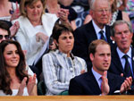 Prncipe William e a sua mulher, a duquesa de Cambridge Catherine, acompanham o jogo de Andy Murray e Richard Gasquet em Wimbledon
