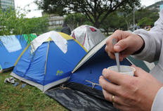 Professores estão acampados em frente à Assembleia Legislativa e à Secretaria de Educação - Edu Cavalcanti / Agencia RBS