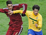 Depois de mandar uma bola no travesso, ainda no primeiro tempo, o atacante Alexandre Pato sumiu na partida