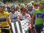 Ciclistas aguardam o incio da quinta etapa de 164.5 km do Tour da Frana