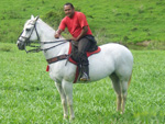 Elimar Sena passeando com sua gua Dolly 