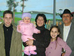 Meus pais com seus netos, Wesley, Luana e a afilhada Julia, nos 60 anos da minha me. Amo muito vocs! Jana.