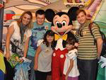 Disney, Estados Unidos - Hlio, Andreia, Bruno, Nicole e Amanda Junglos, de Blumenau, em fevereiro de 2011