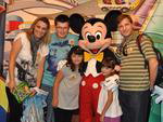 Disney, Estados Unidos - H�lio, Andreia, Bruno, Nicole e Amanda Junglos, de Blumenau, em fevereiro de 2011