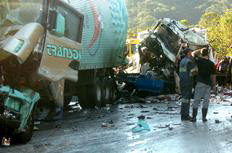 Polícia suspeita que o freio do caminhão de José tenha perdido o freio - Diorgenes Pandini / Agência RBS