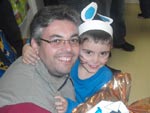 meu noivo Fernando Lopes Marques com seu filho Leonardo Marques na festinha de dia dos Pais no colgio.